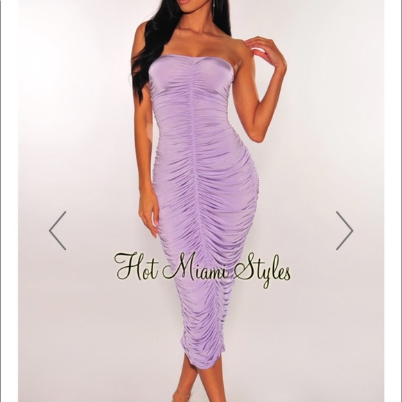 Dresses & Skirts - Lilac ruched midi dress